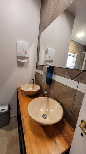 Bathroom 2, Astrolabio Hostel, Bariloche