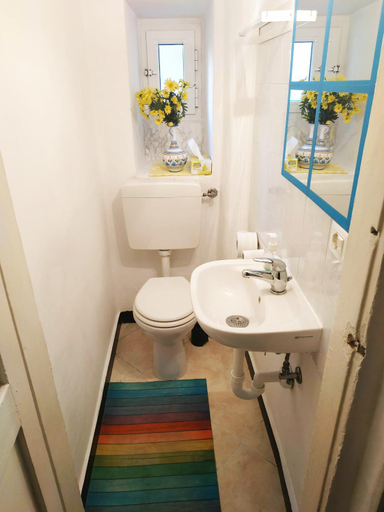 Bathroom 2, Delfino Blue, Genova