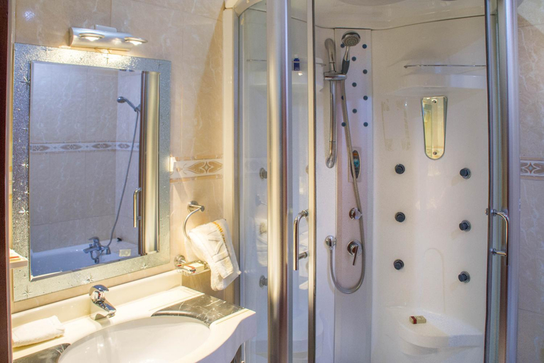 Bathroom 3, Lake View Resort Hotel, Mbarara