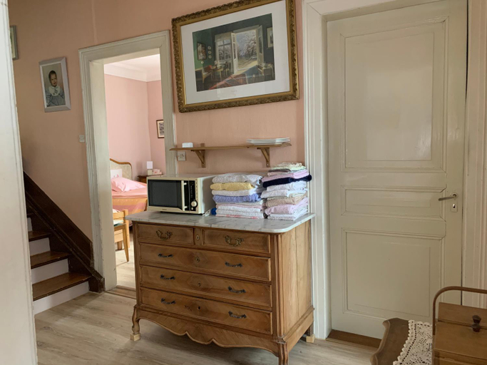 Others 3, Chambre Arnica lit 140 wifi sdb partagee, Haut-Rhin