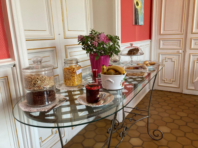 Food & Drinks 5, Chateau de la Bouchatte chambre les Roses, Allier