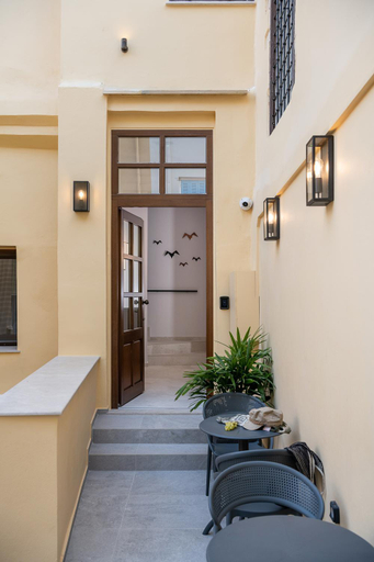 Others 2, Camere Maritima, Crete