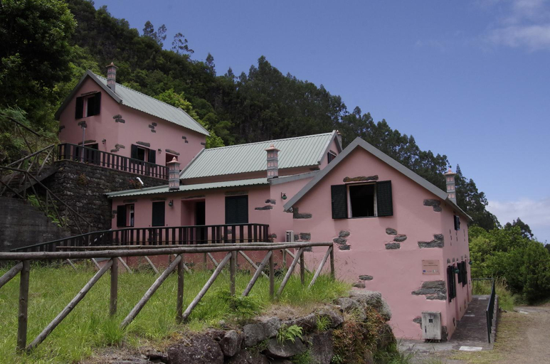 Others 4, Casinhas da Laurissilva, São Vicente