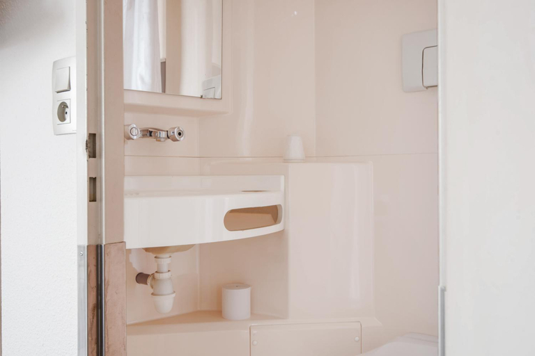 Bathroom 2, Premiere Classe Lyon Est Bron Eurexpo, Rhône