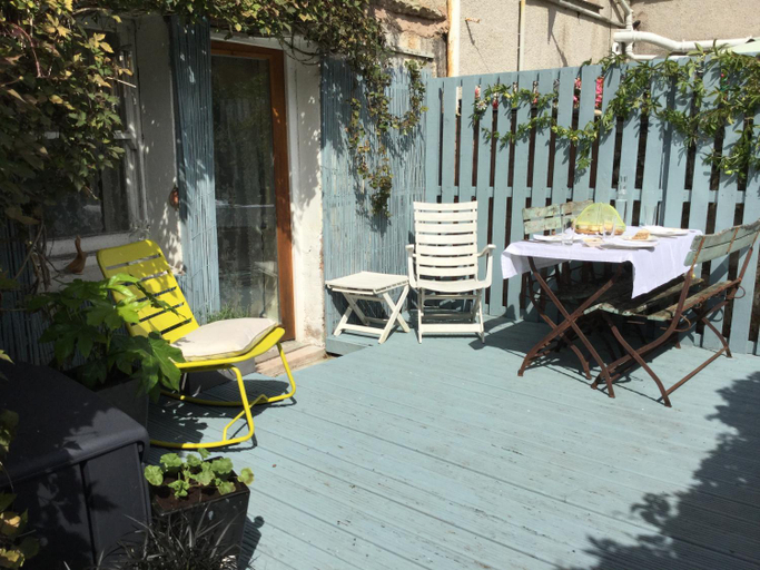 Others 5, Garden flat 1, Conwy