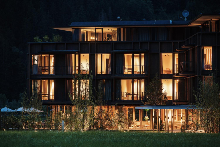 Exterior & Views