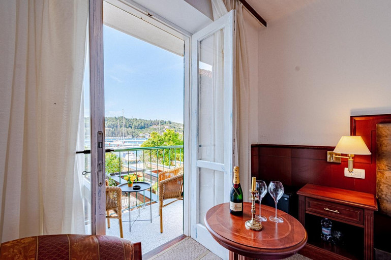 Others 2, Hotel Dalmacija, Vela Luka