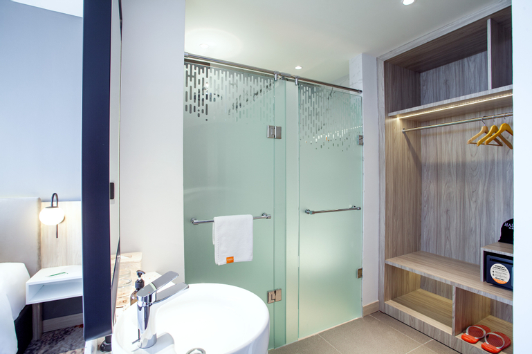 Bathroom 7