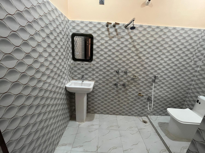 Bathroom 2, Hotel Krishna Paradise, Deoghar