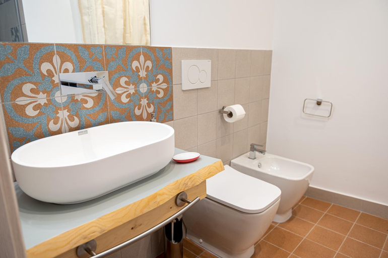 Bathroom 3, Ursino's Luxury, Catania