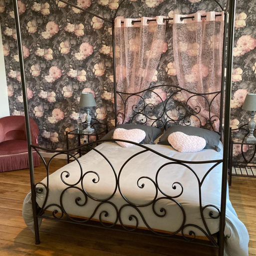 Bedroom 2, Chateau de la Bouchatte chambre les Roses, Allier