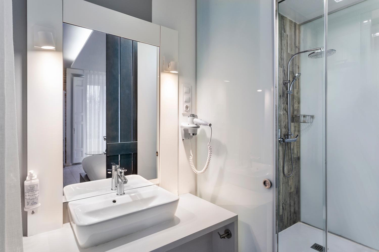 Bathroom 3, B&B Hotel Madrid Centro Fuencarral 52, Madrid
