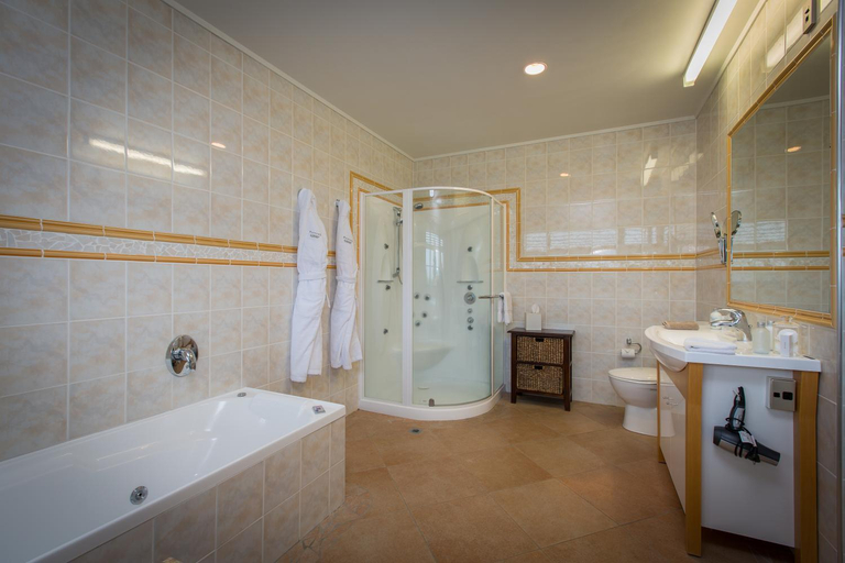 Bathroom 4, On The Point - Lake Rotorua, Rotorua
