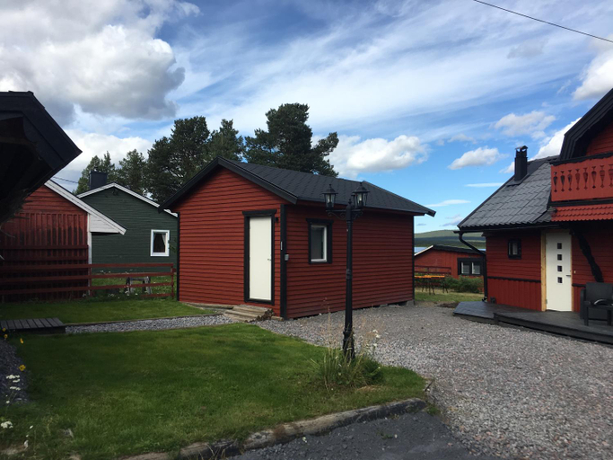 Exterior & Views