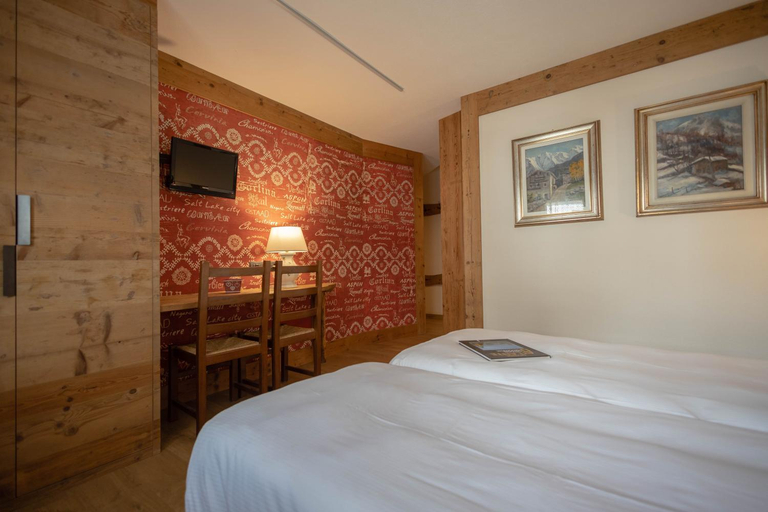 Bedroom 2, Hotel & Ristorante Serenella, Aosta