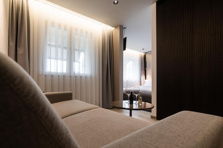 Bedroom 2, Emery Hotel, Priština