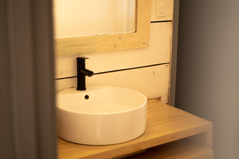Bathroom 3, Hotel Mar Blanco, Cardenal Caro