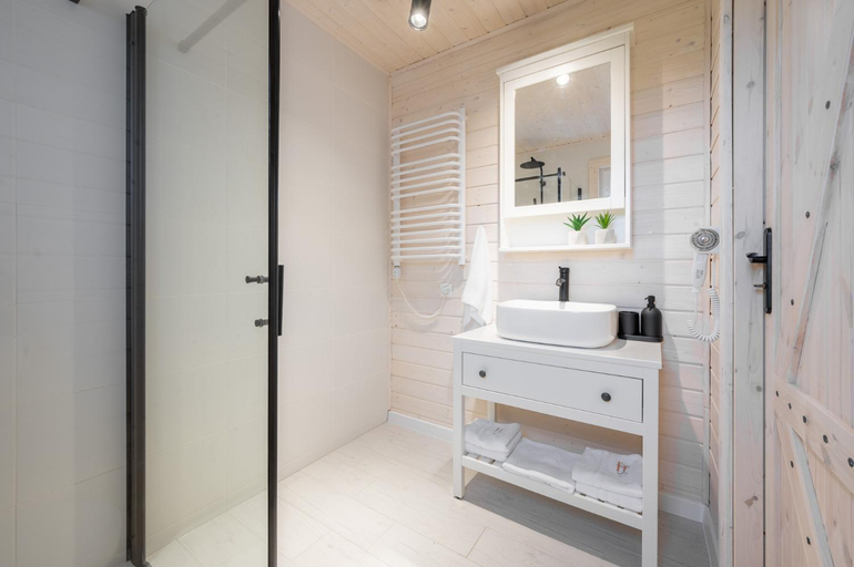 Bathroom 2, Kopan Kabana, Sławno