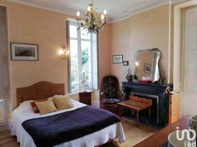 Others 5, Chateau Saint Vincent, Gironde