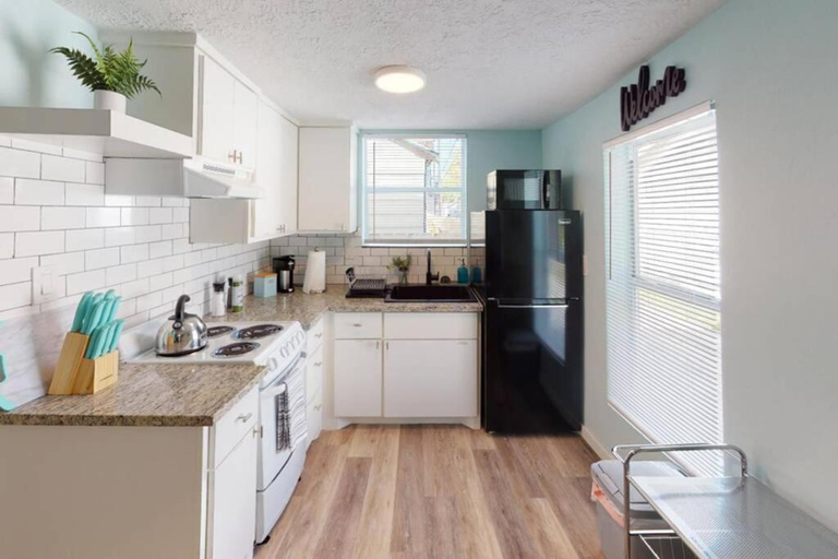 Others 3, The Comfi Coral - 2 Bed Apartment Home Studio B, Houston
