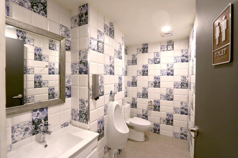 Bathroom 1, Lukang Barn Inn, Changhua