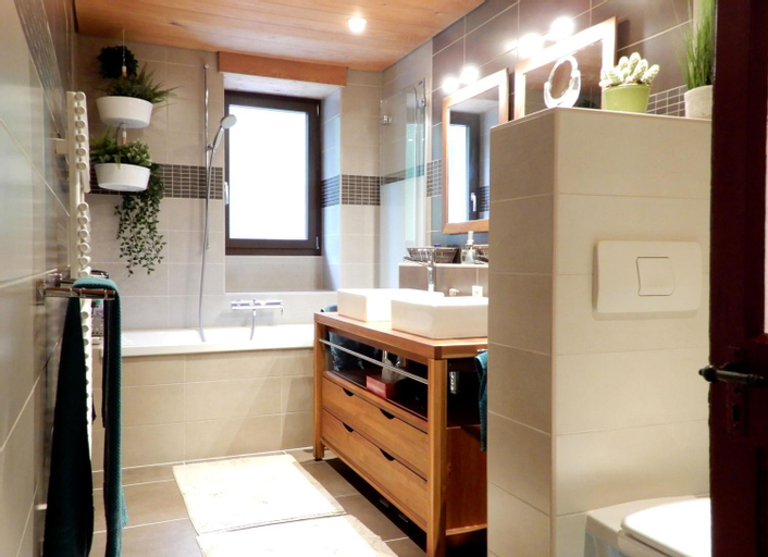 Bedroom 3, Chambres d'hotes T'22, Val-de-Travers