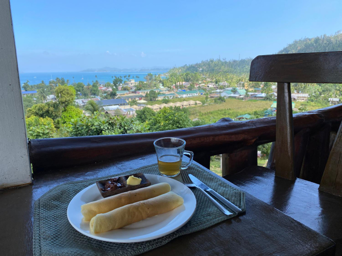 Food & Drinks 4, Santa Claus Hilltop, San Vicente