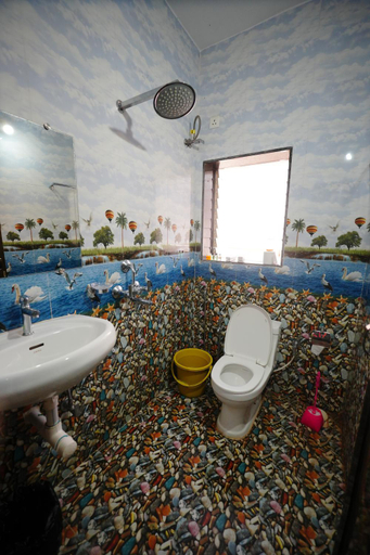 Bathroom 2, Sunset & Waves Resort, North Goa