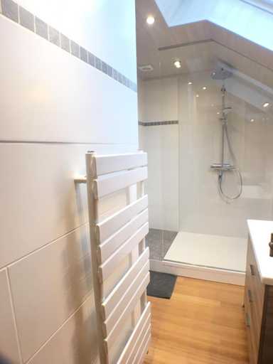Others 2, B&B Pegasus II - Chambre familiale de luxe avec sauna privatif et coin repas, Luxembourg
