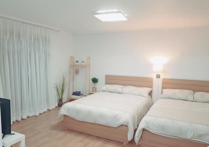 #5   Hongdae Cozy Studio, Seodaemun