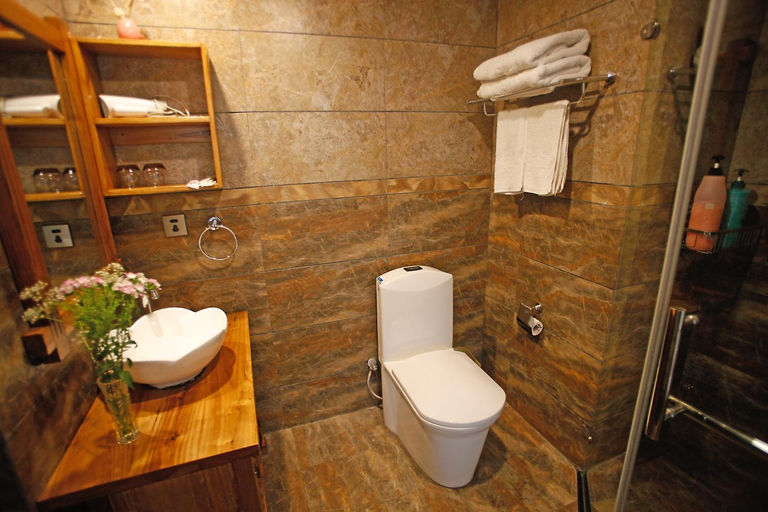 Bathroom 3, Guihua Road 106th Hostel, Zhangjiajie