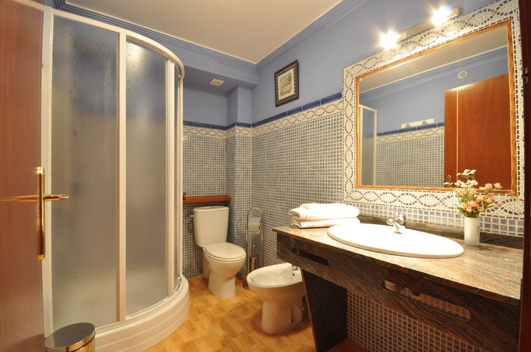 Bathroom 4, Unique Hotel Apartments, Alicante