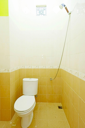 Bathroom 5, Spot On 91591 Rafika Homestay Syariah, Batam