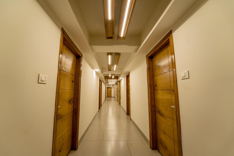 Public Area 2, Hotel Pleasant Lake, Ahmadabad