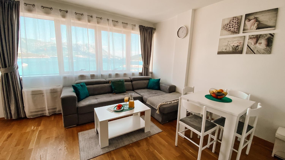 Others 3, Four Views Apartments