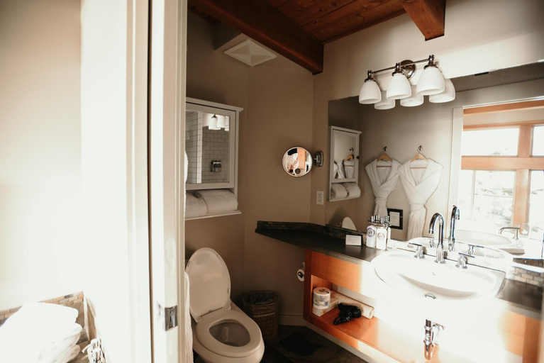 Bathroom 3, Pacific Sands Beach Resort, Alberni-Clayoquot