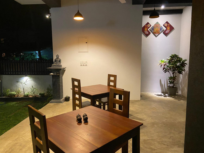 Food & Drinks 4, Atrium Hiriketiya, Dickwella