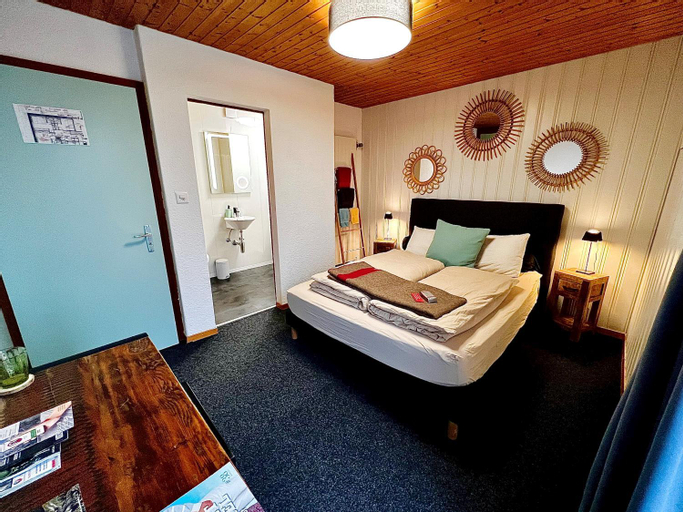 Bedroom 2, Hotel Restaurant Les Cernets Swiss-Lodge SSH, Val-de-Travers