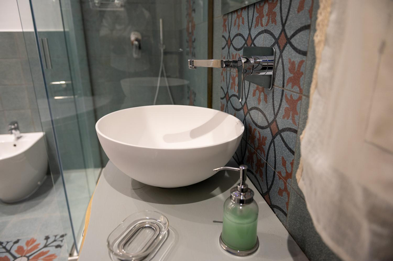 Bathroom 2, Ursino's Luxury, Catania