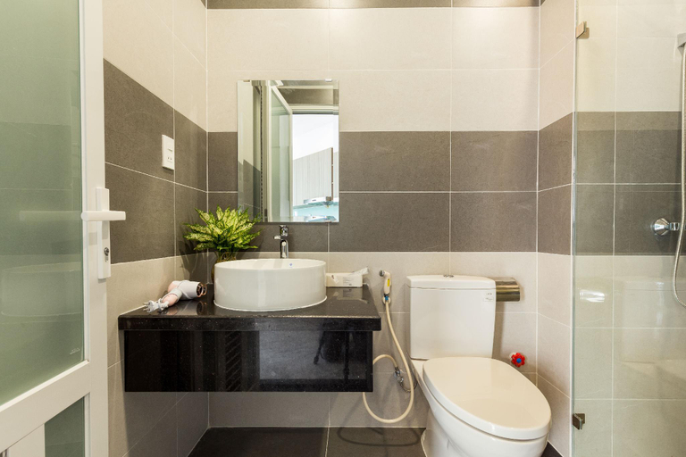Bathroom 5, YOURS Tower, Phú Nhuận
