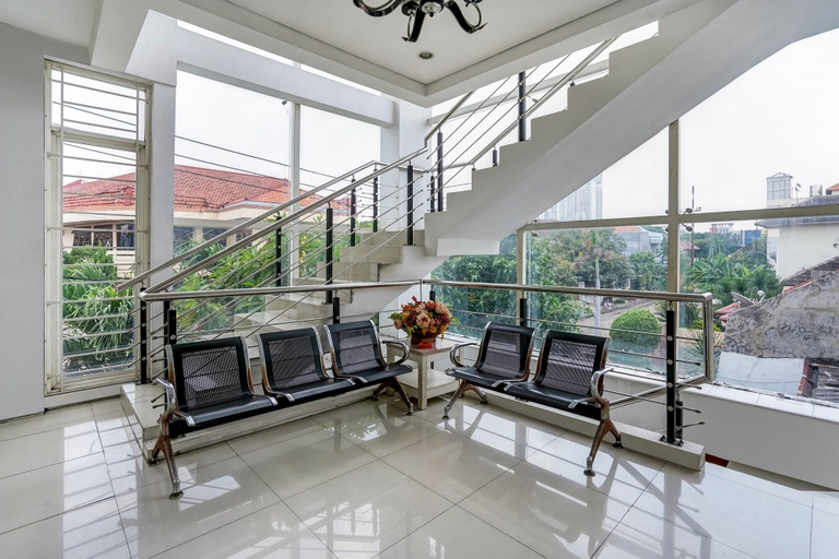 Public Area 3, OYO 90935 Rumah Kost Metroliving, Surabaya
