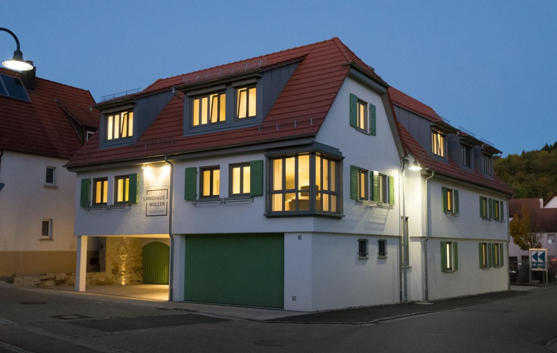 Exterior & Views