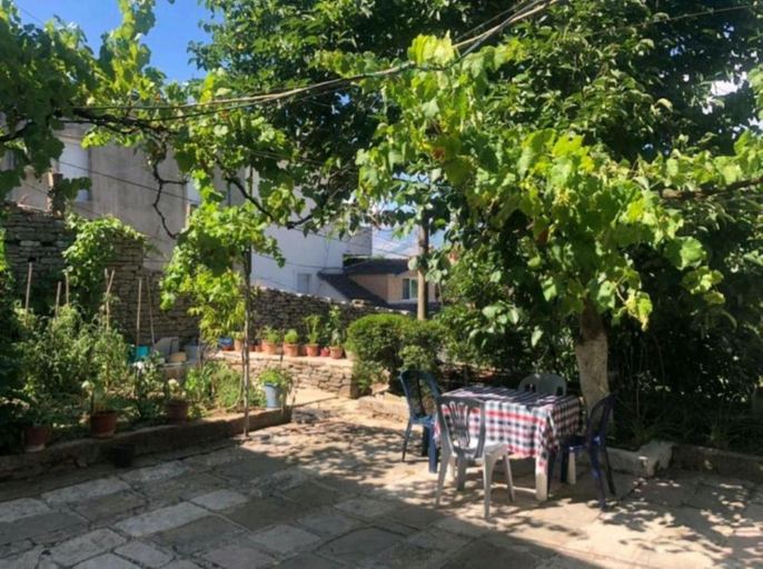 Others 2, MiziriGuestHouse, Gjirokastrës