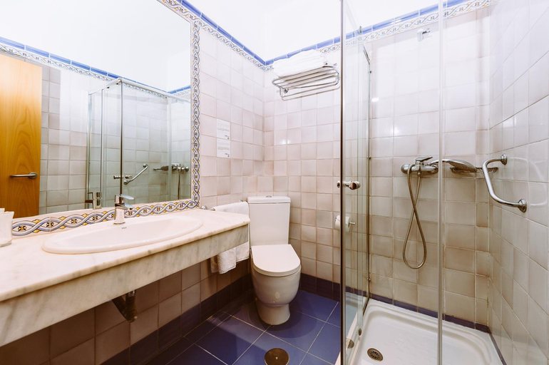 Bathroom 4, Hotel Dona Manuela, Sevilla