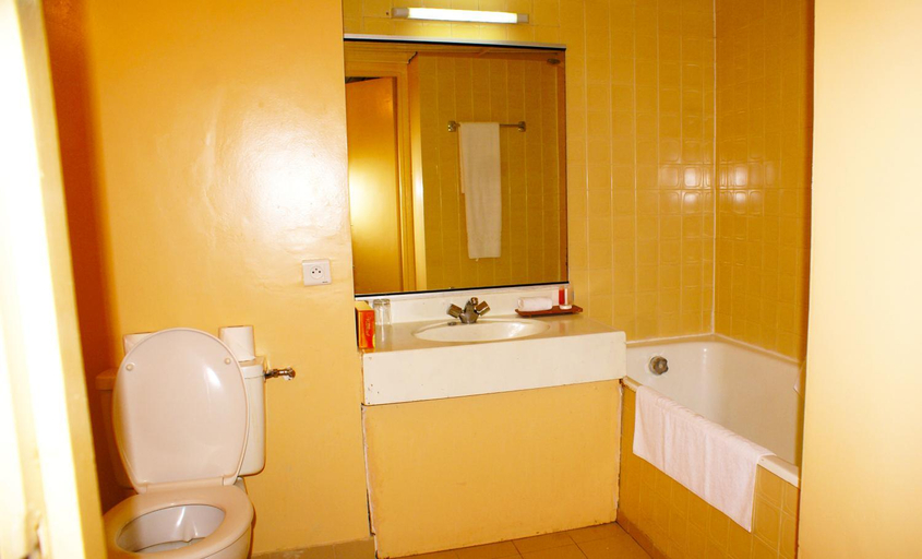 Bathroom 4, Hotel Sawa, Wouri