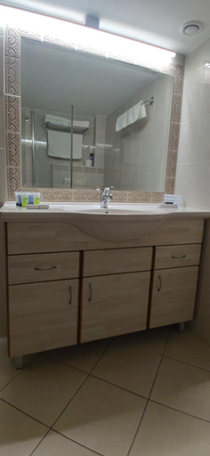 Bathroom, Beth-Shalom