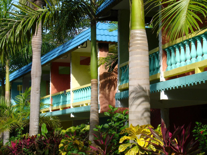 Exterior & Views 1, Legends Beach Resort