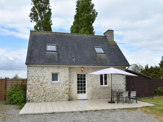 Exterior & Views 1, Cottage in Fresville with Garden, Manche