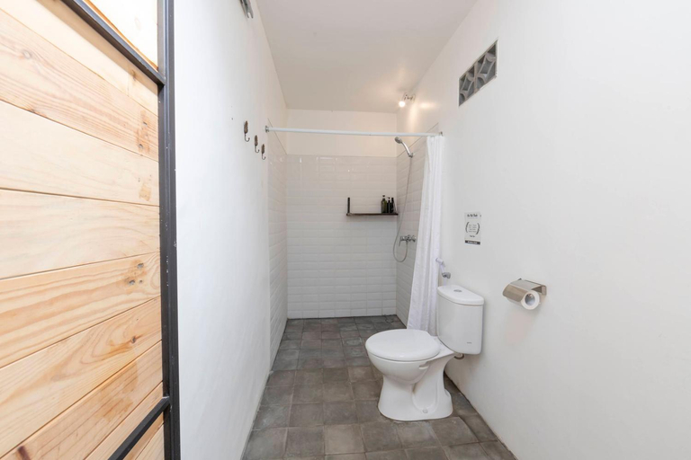 Bathroom 4, BB Garden Resort, Badung