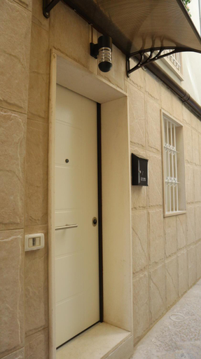 Others 4, Aura b&b, Bari